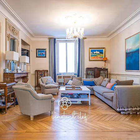 Holiday home Cocon Central, Chic Ideal 24h - Piano, Jardin, Bbq - L'instant Clef *
